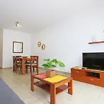 A04 - Large Modern 1 Bed Apartment With Pool