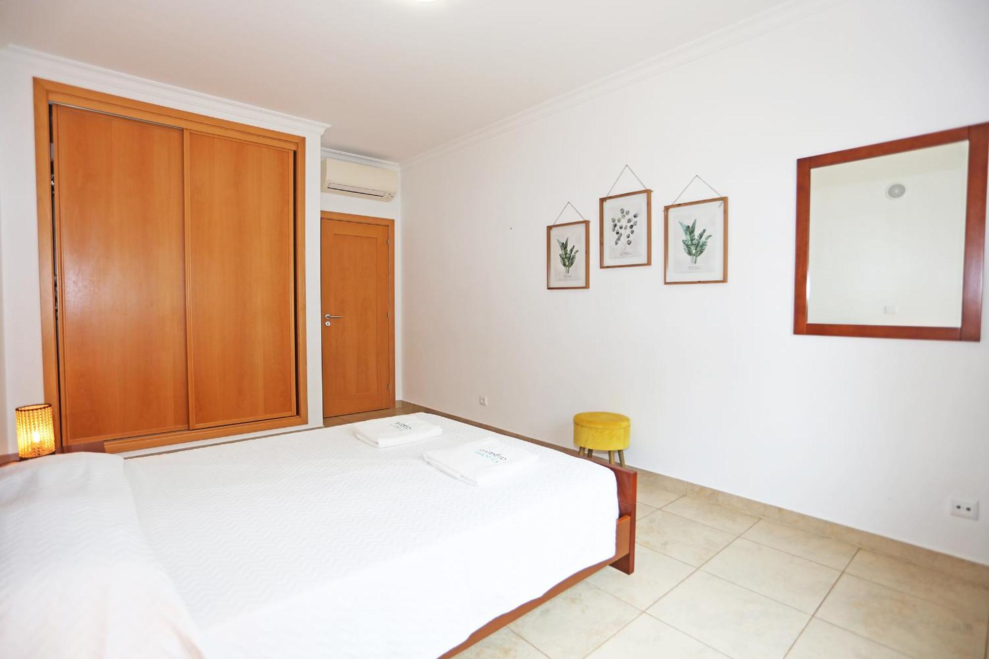 A04 - Large Modern 1 Bed With Pool Apartamento